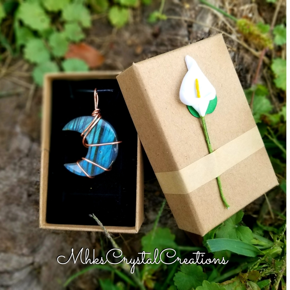 SOLD ⭐3 for 25⭐Labradorite crescent moon necklace
